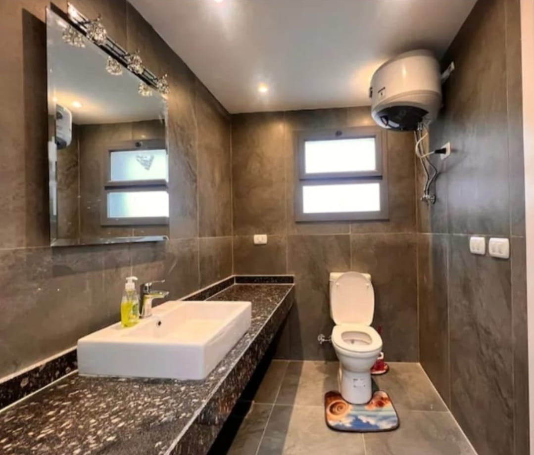 Chic 2BR Bali Modern Apartment | Heated Pool — Full bathroom 1 in Bali Elgouna, Red Sea, Egypt — photo 2
