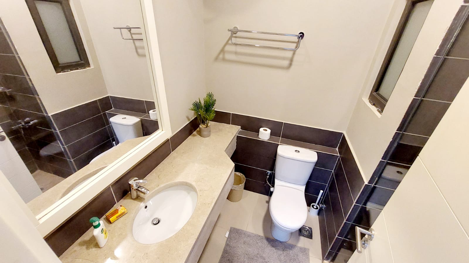 Spacious 3BR Twin Villa Tawila | Shared Pool Stay — Full bathroom 1 in Tawila Elgouna, Red Sea, Egypt — photo 2