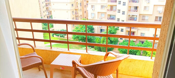 White Bear 2Bdr - 4 Guests Apartment — Balcony in Madinaty, New Cairo, Egypt, Egypt — photo 2