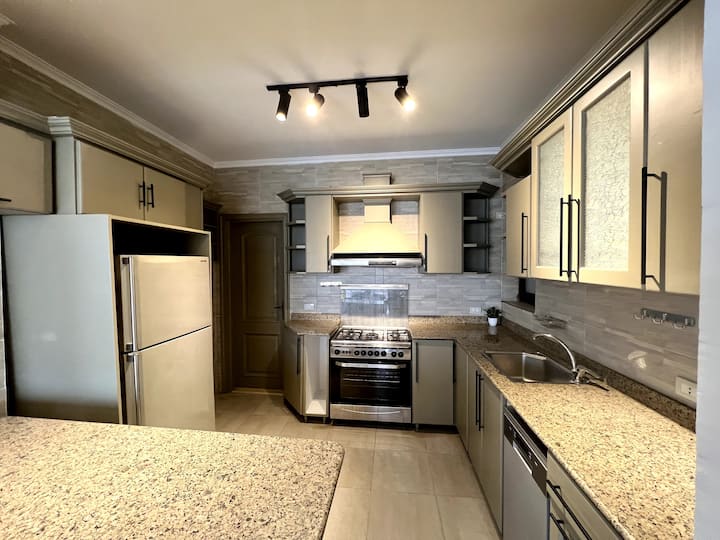 SODIC Eastown Chic 3-Bed + Nanny Serviced *NEW* — Full Kitchen in SODIC Eastown,New Cairo, Egypt, Egypt — photo 3