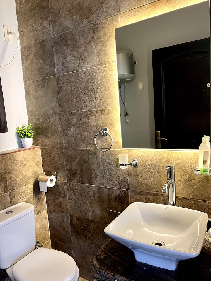 SODIC Eastown Chic 3-Bed + Nanny Serviced *NEW* — Full bathroom 1 in SODIC Eastown,New Cairo, Egypt, Egypt