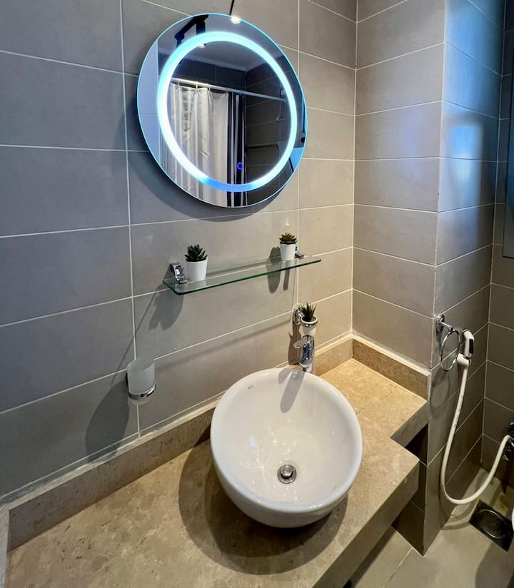 1 Bedroom AUC Village Gate Modern New Cairo -Trce — Full bathroom 1 in AUC Village, New Cairo, Egypt, Egypt