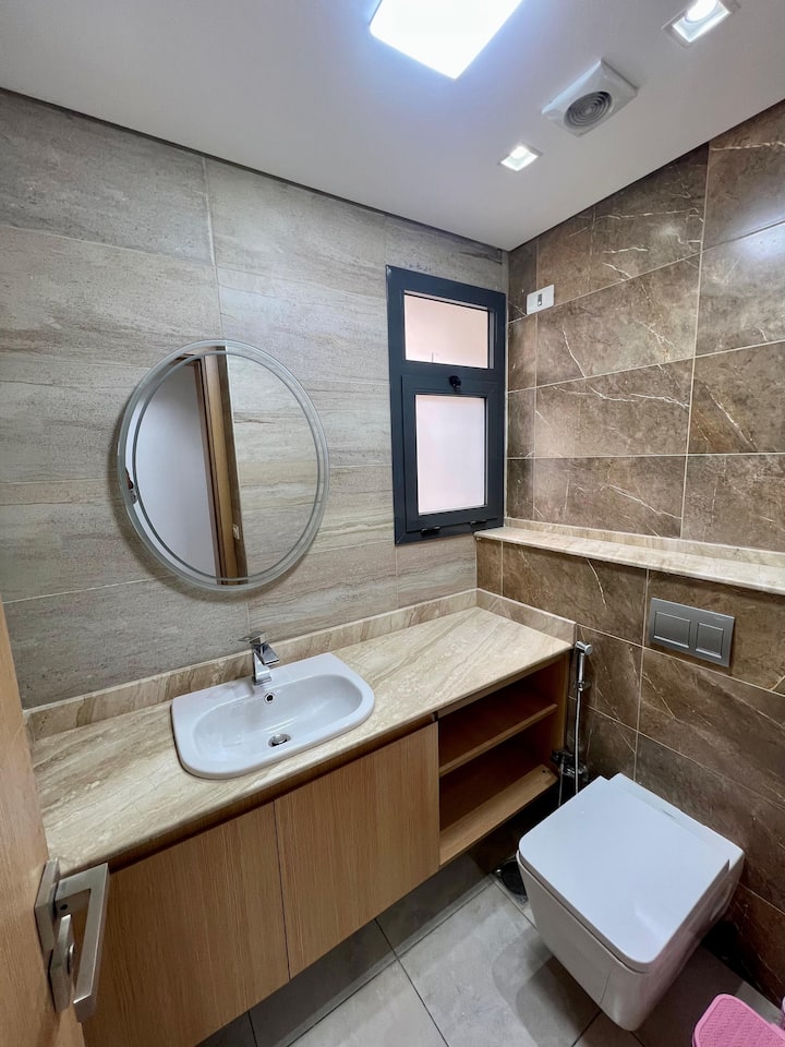 SODIC Eastown AUC Chic 2-Bed Open Park View — Full bathroom 1 in Sodic Eastown, New Cairo, Egypt, Egypt