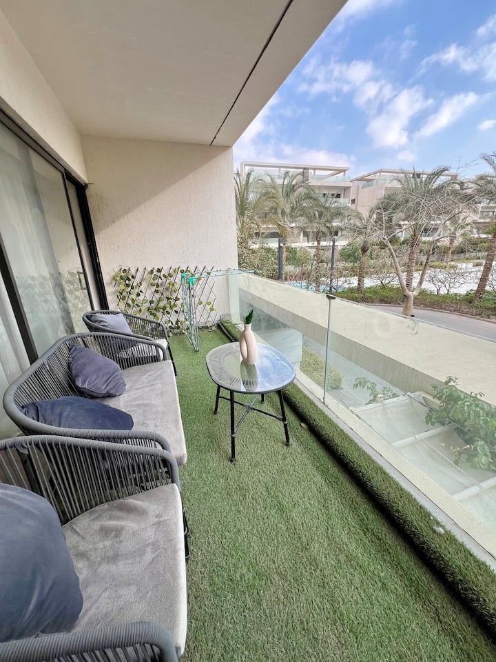 Private Luxury 2-bed Serviced Apt in Lakeview Rsd — Balcony in Lakeview, New Cairo, Egypt, Egypt
