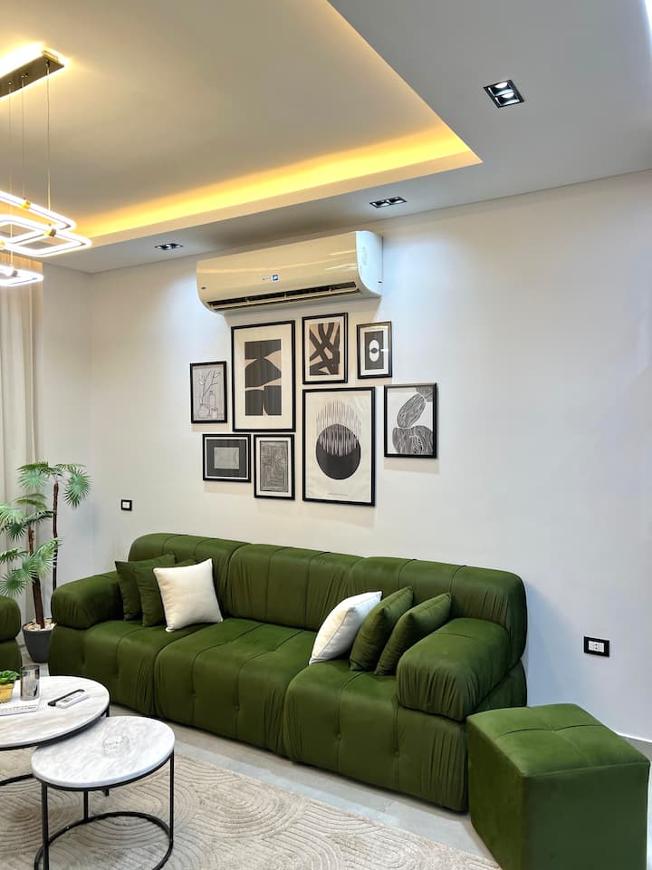 Next to WaterWay Charm Near Mall and Restaurants — Living Room in Next to WaterWay, New Cairo, Egypt, Egypt