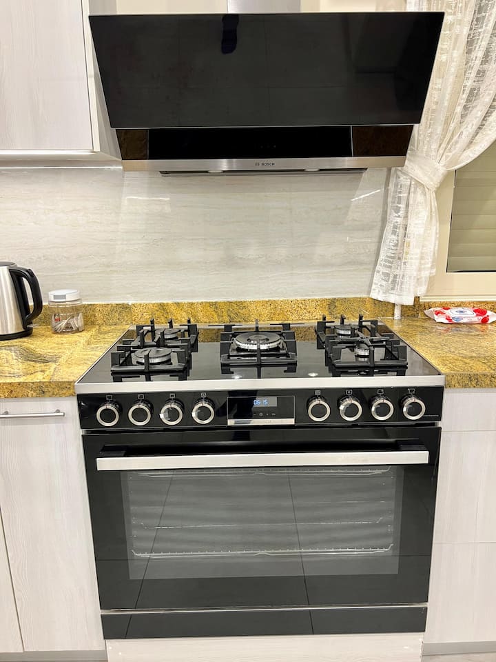 Stylish 3-bed next to Water Way mall New Cairo — Full Kitchen in Waterway mall, New Cairo, Egypt, Egypt — photo 2