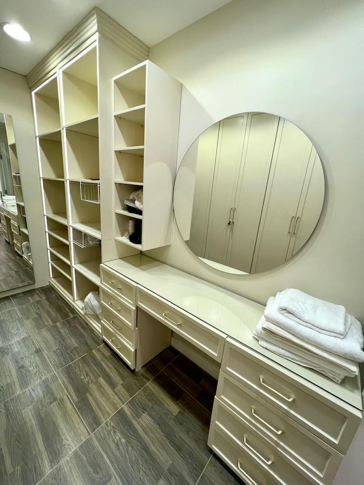Stylish 3-bed next to Water Way mall New Cairo — Bedroom 2 in Waterway mall, New Cairo, Egypt, Egypt — photo 3