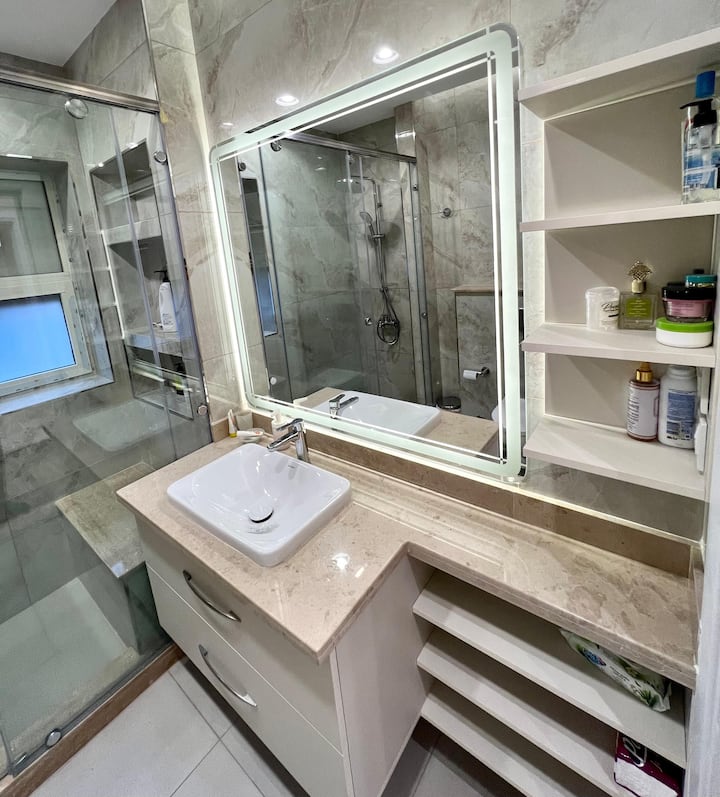 Stylish 3-bed next to Water Way mall New Cairo — Full bathroom 1 in Waterway mall, New Cairo, Egypt, Egypt — photo 2