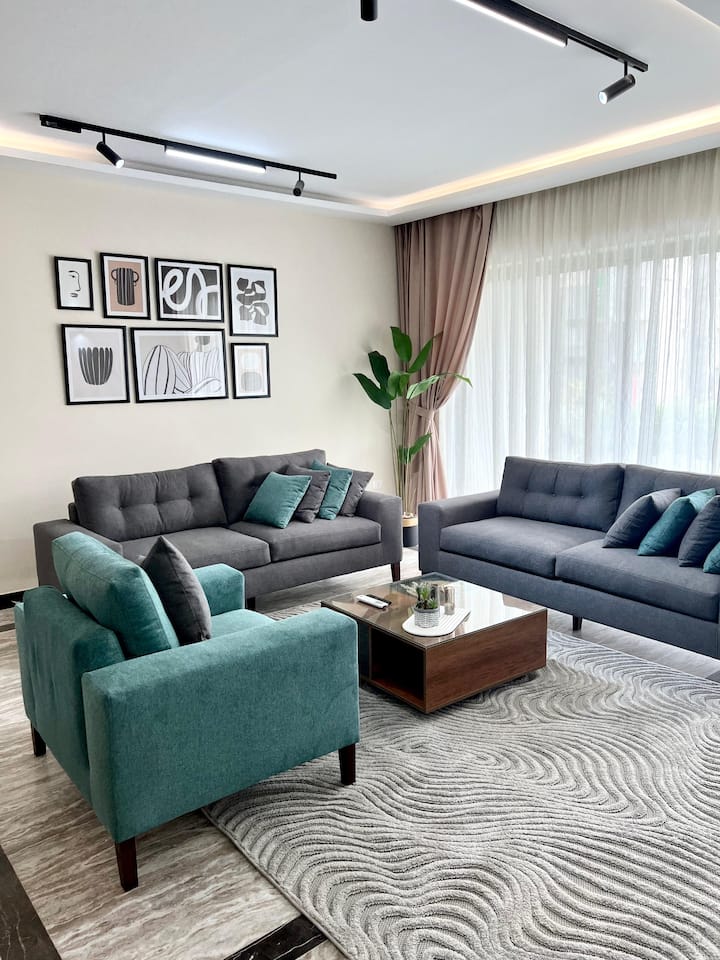 Elegant Servcd 2-Bed W/ Large Terrace — Living Room in Lakeview Residence, New Cairo, Egypt, Egypt — photo 2