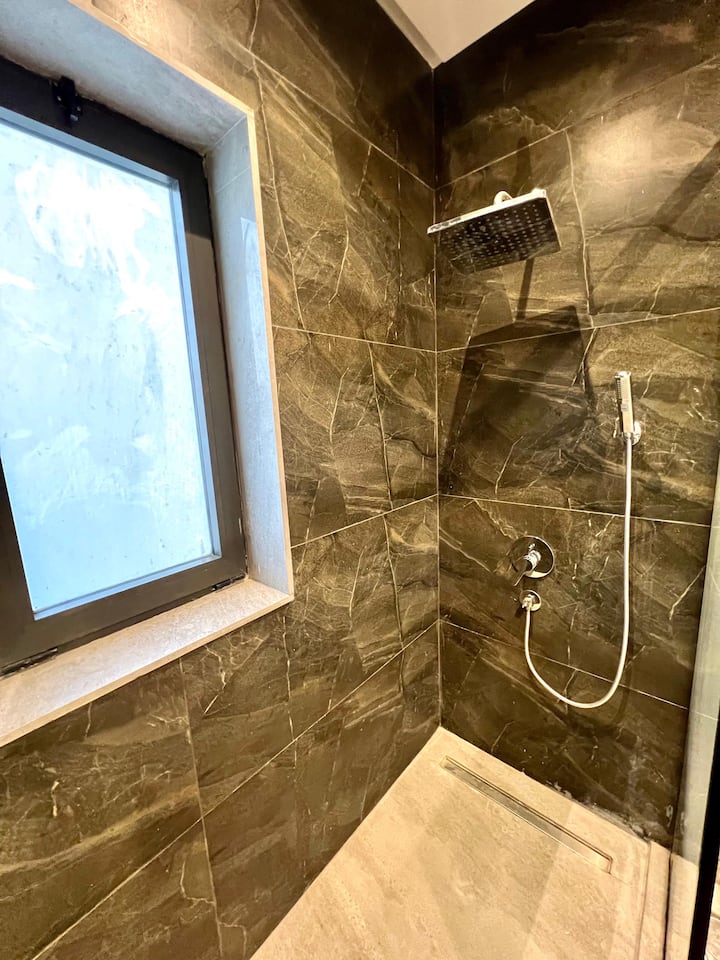À la mode 2-bed with Designer Touch Lakeview Rsdnc — Full bathroom 1 in Lakeview, New Cairo, Egypt, Egypt