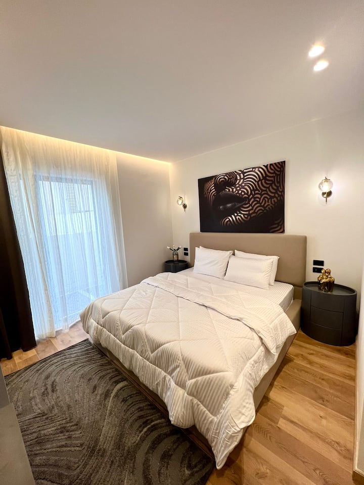 Très Chic 2-Bed W/ Private Patio — Bedroom 1 in Lakeview, New Cairo, Egypt, Egypt — photo 3