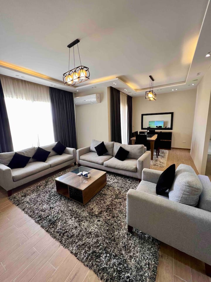 Palm Hills 2-Bed Serviced Aprtment — Living Room in Palm Hills 'The Village Gate, New Cairo, Egypt, Egypt — photo 2