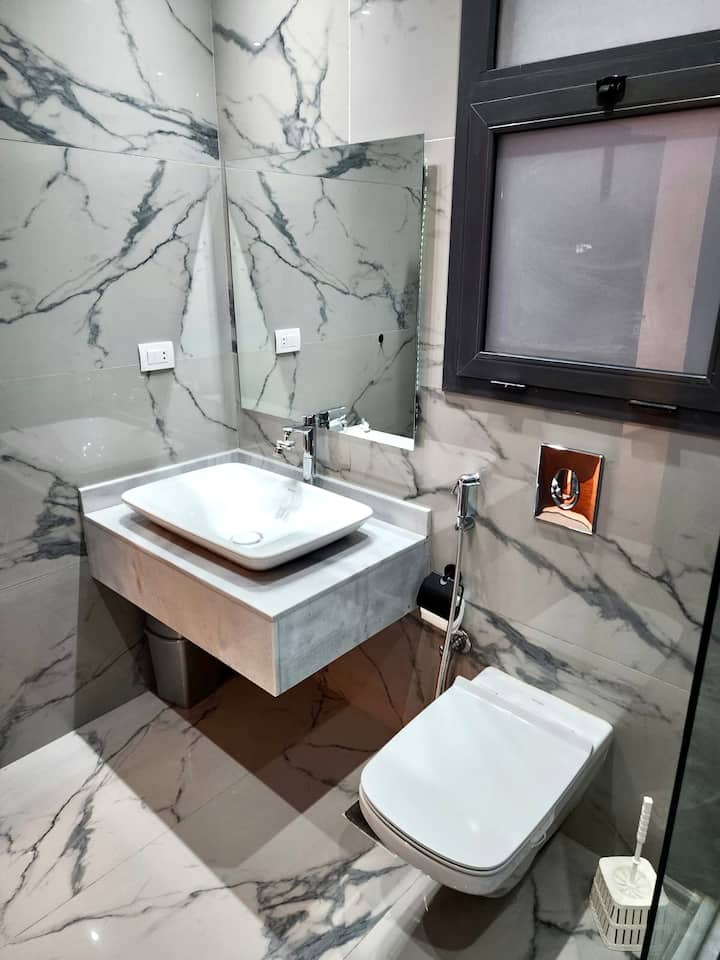 SODIC Eastown Chic 2-Bed Open Park View New Cairo — Full bathroom 1 in SODIC Eastown Open Park View, New Cairo, Egypt