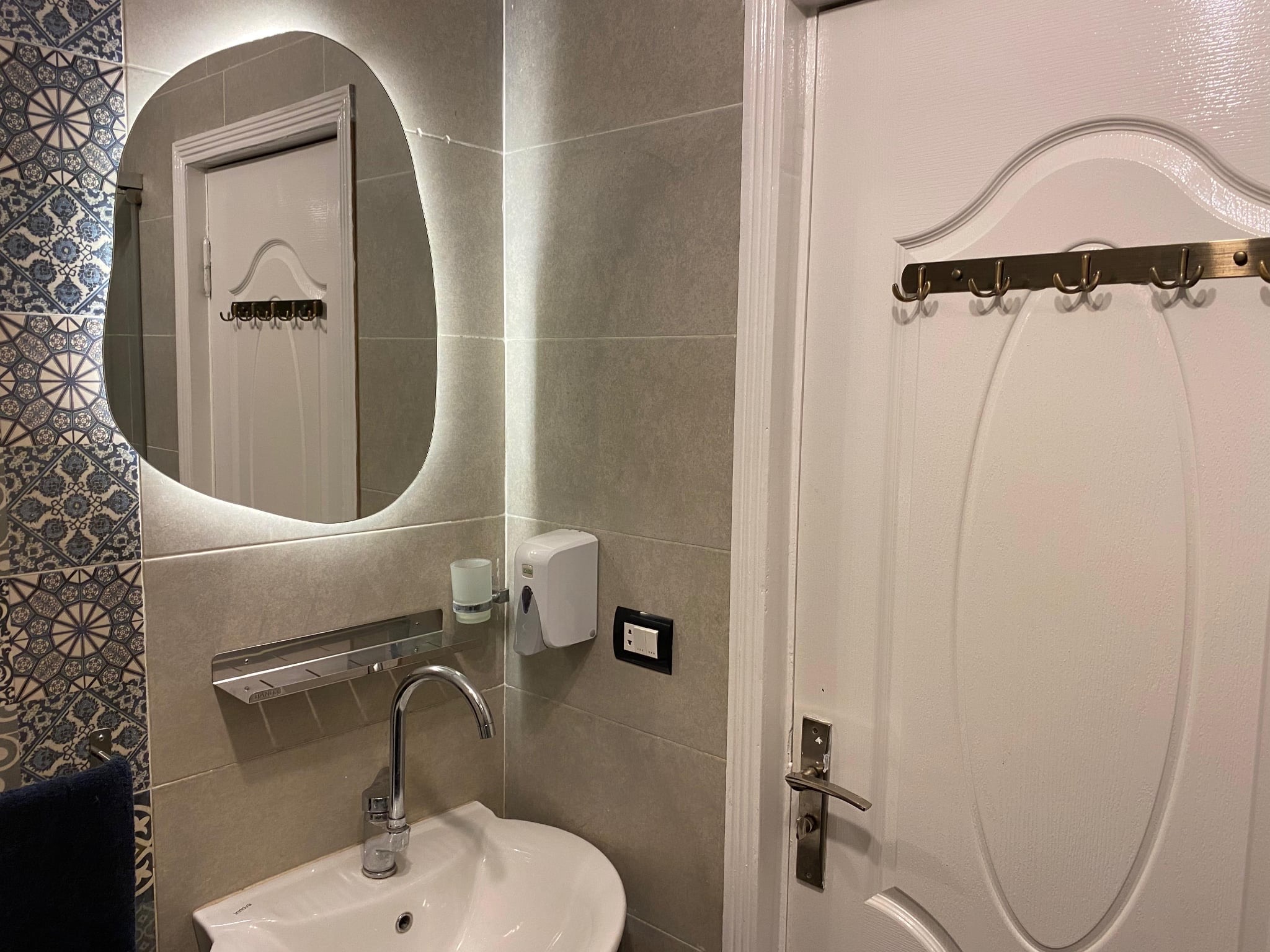 Sunny Haven 1BR Apartment Near Cairo Airport — Full bathroom 1 in Almaza, Cairo, Egypt
