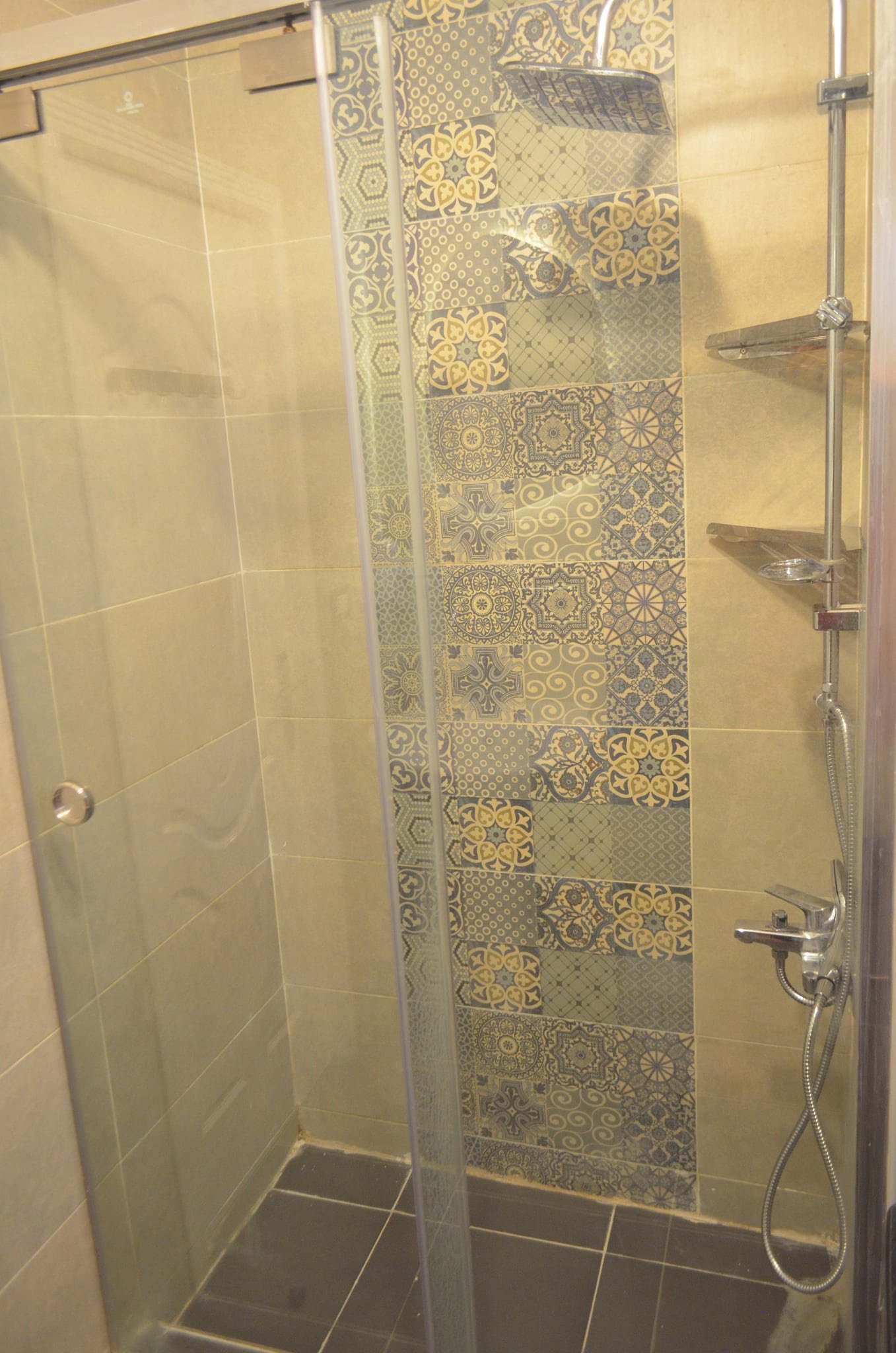 Sunny Haven 1BR Apartment Near Cairo Airport — Full bathroom 1 in Almaza, Cairo, Egypt — photo 3