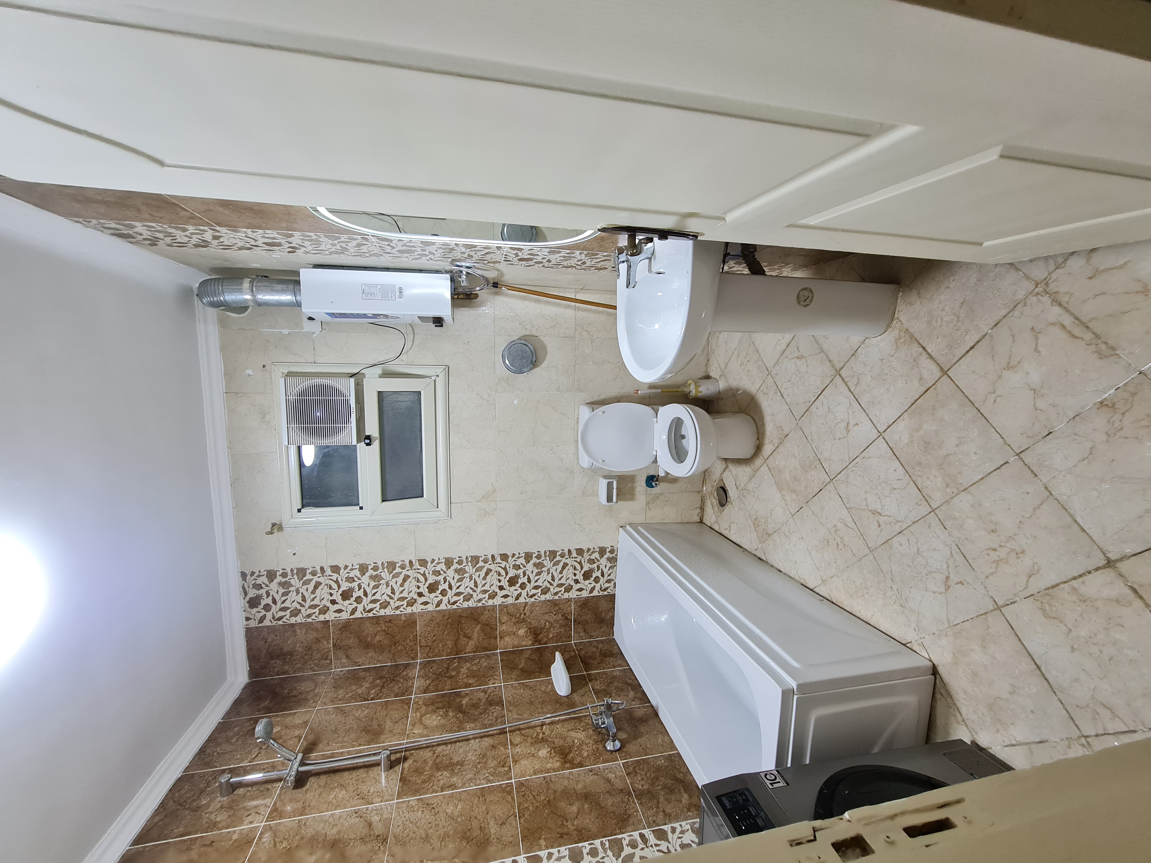 Modern Luxury 2-bedroom Apartment in New Cairo — Full bathroom 1 in dar masr kornfel bulding 410, Egypt — photo 2