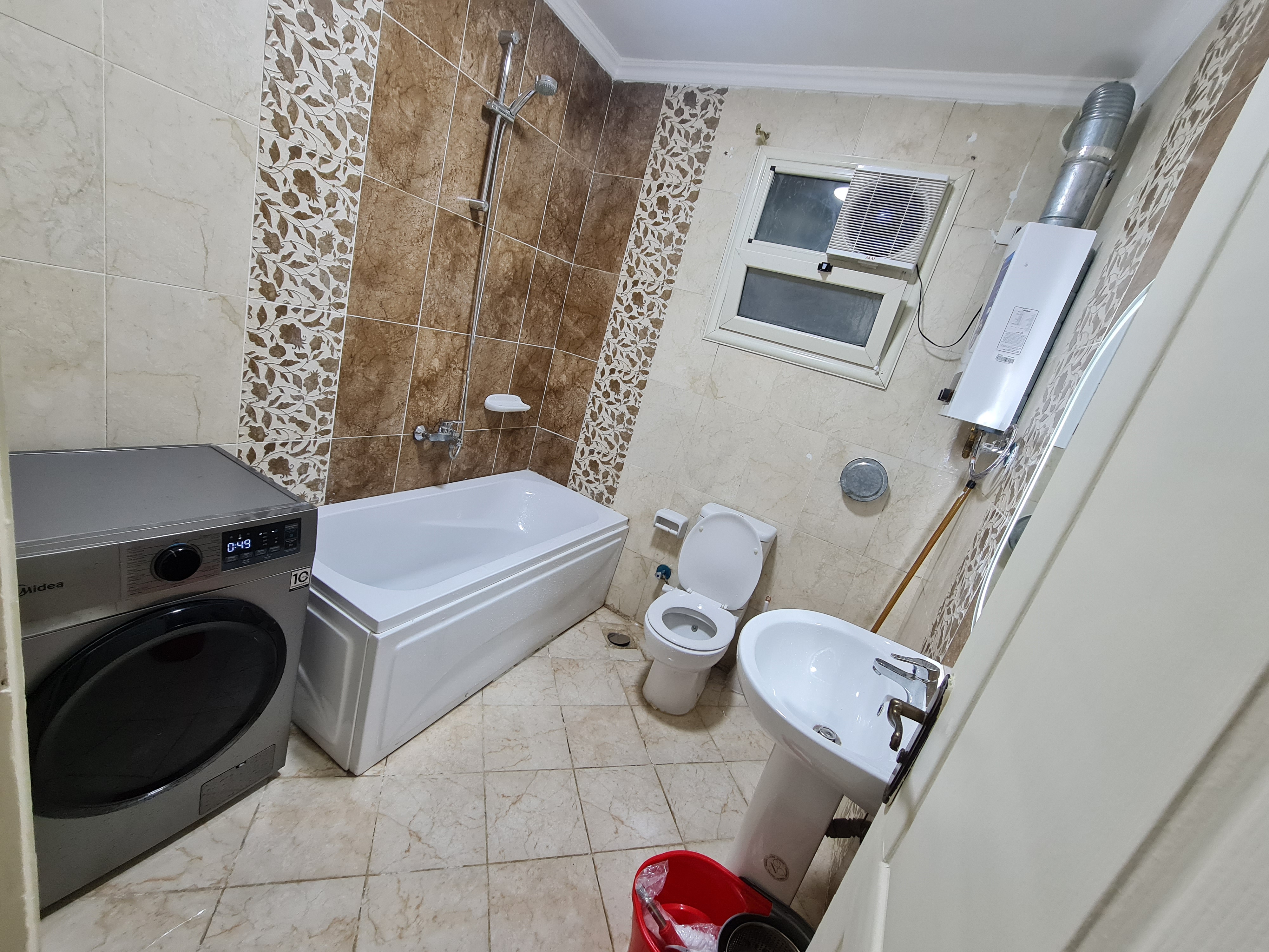 Modern Luxury 2-bedroom Apartment in New Cairo — Full bathroom 1 in dar masr kornfel bulding 410, Egypt — photo 3