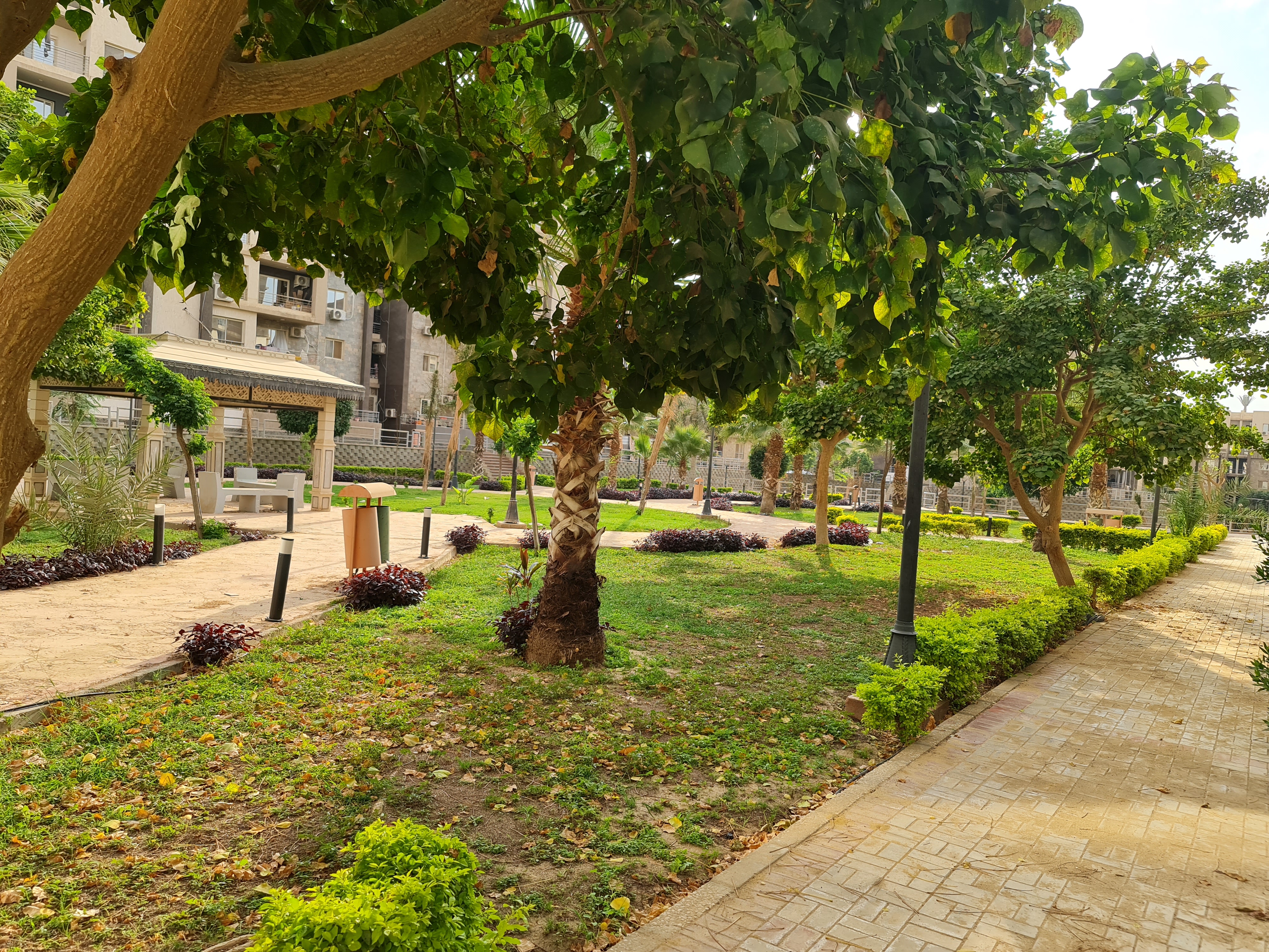 Modern Luxury 2-bedroom Apartment in New Cairo — Backyard in dar masr kornfel bulding 410, Egypt