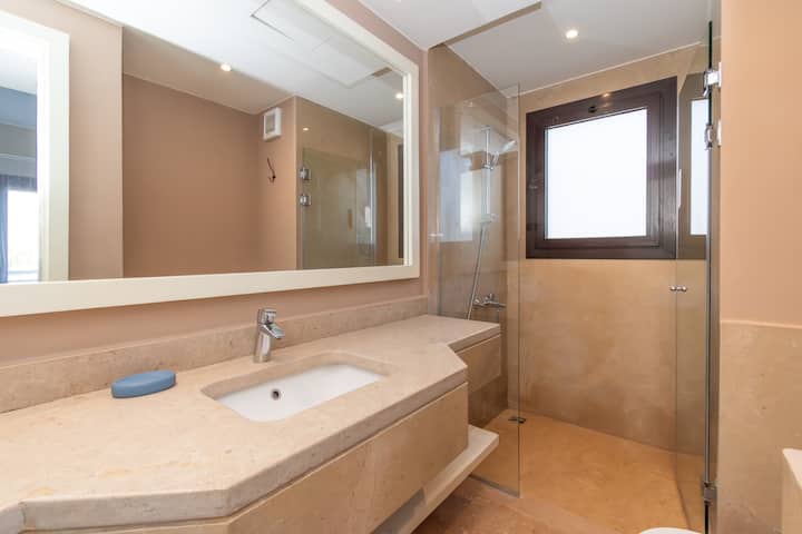4 Bdr Villa with private heated pool in Sabina — Full bathroom 1 in Sabina, Elgouna, Red Sea, Egypt