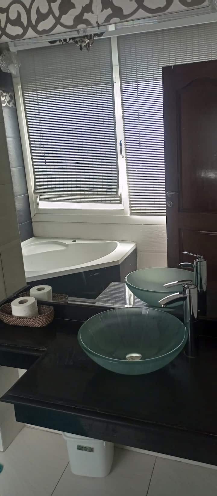 Cozy Apartment in Hadayek El Mohandiseen — Full bathroom 1 in Al Sheikh Zayed, Giza, Egypt, Egypt — photo 3