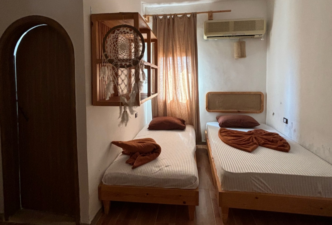 Tokyo House Hotel Dahab. Double Room. 3 — Bedroom 1 in Tokyo House Hotel, Dahab, South Sinai, Egypt