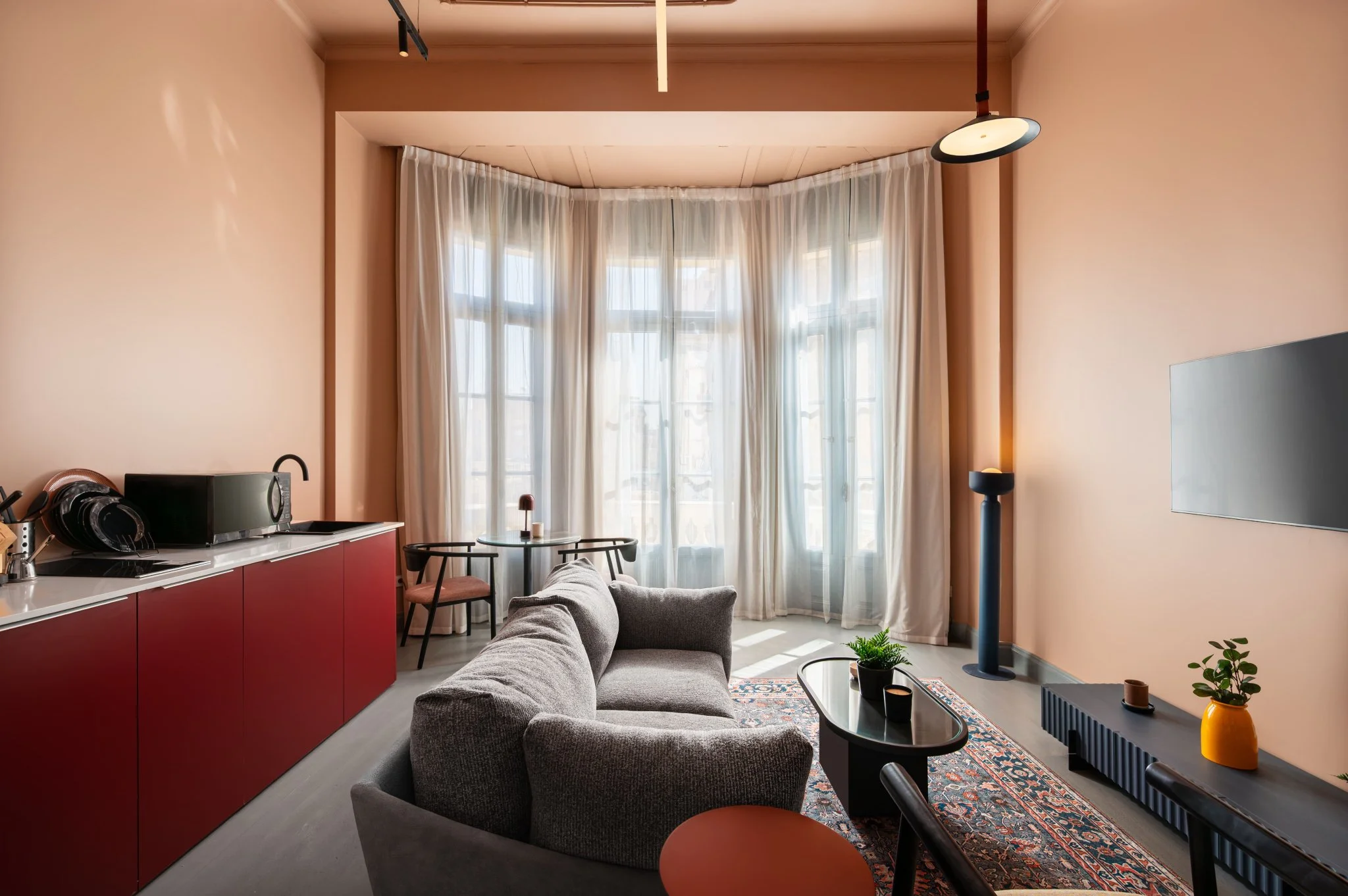 One Bedroom Apartment city View King bed In The Center OF Downtown Cairo — Living Room in Downtown Cairo | Talaat Harb Mall, Egypt