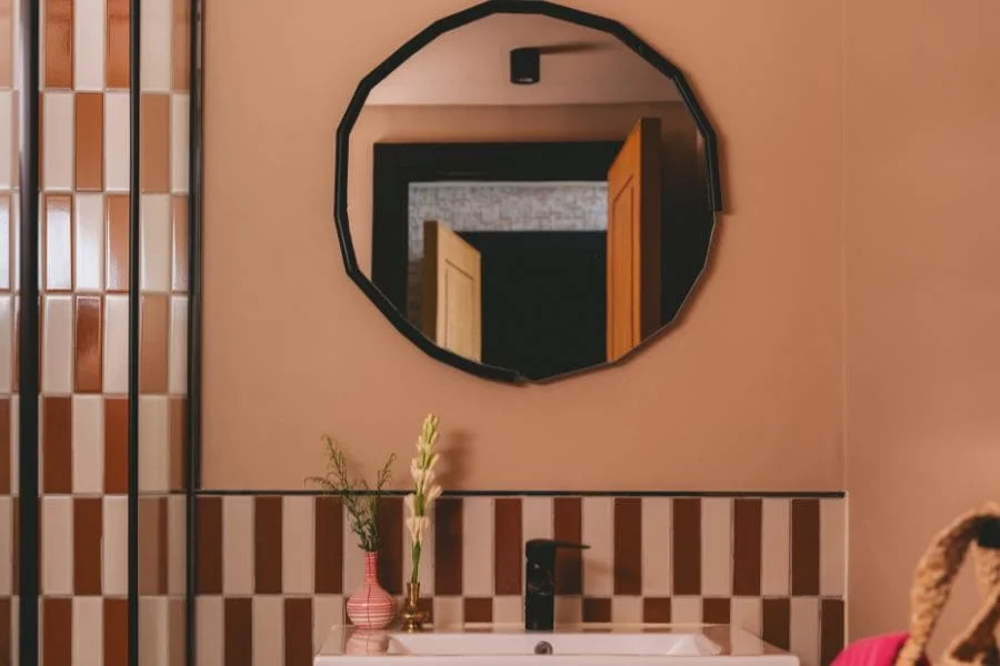 One Bedroom Apartment In The Center Of Downtown Cairo — Full bathroom 1 in Downtown Cairo | Talaat Harb Mall, Egypt