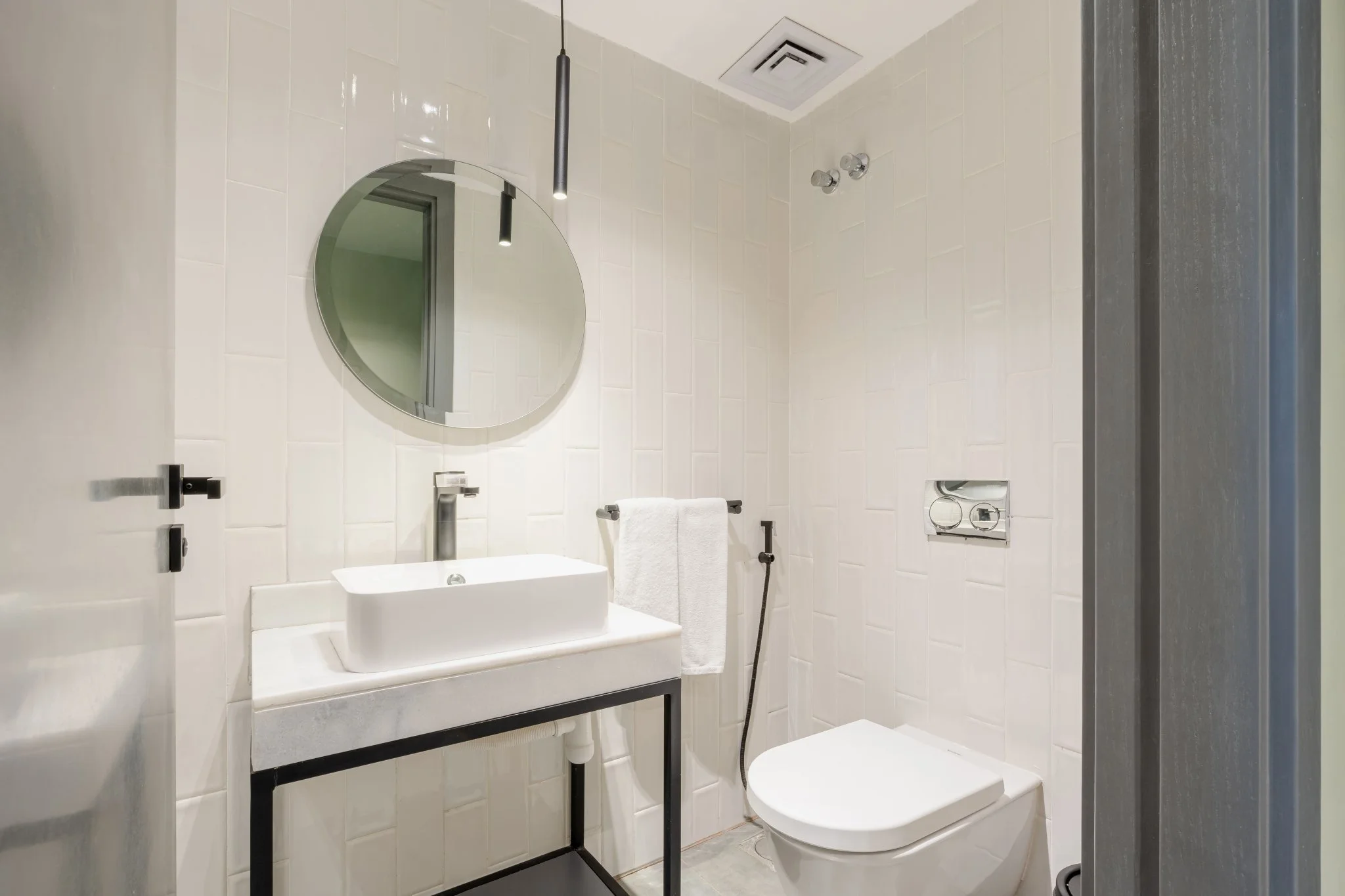 King Studio In The Center Of Downtown Cairo — Full bathroom 1 in Downtown Cairo | Talaat Harb Mall, Egypt — photo 2