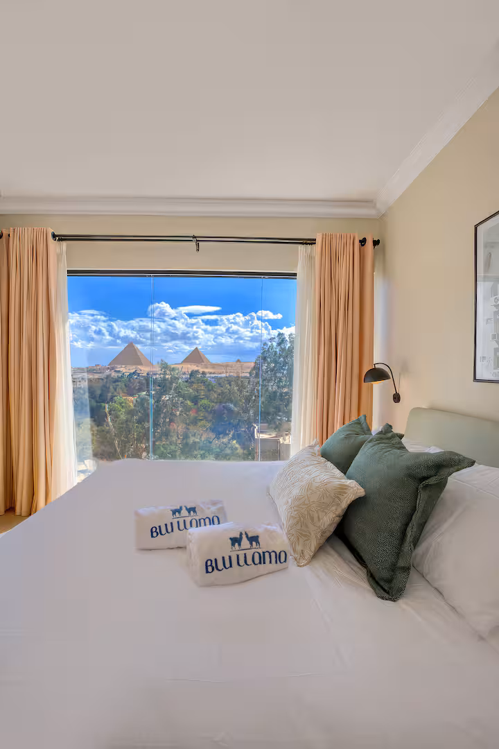 Pyramids & GEM Panorama | Retro — Bedroom 1 in Al Haram | Giza, Egypt