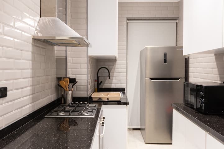 Cozy 2BR Apartment with Private Outdoor | Lakeview — Full Kitchen in New Cairo, Egypt — photo 2