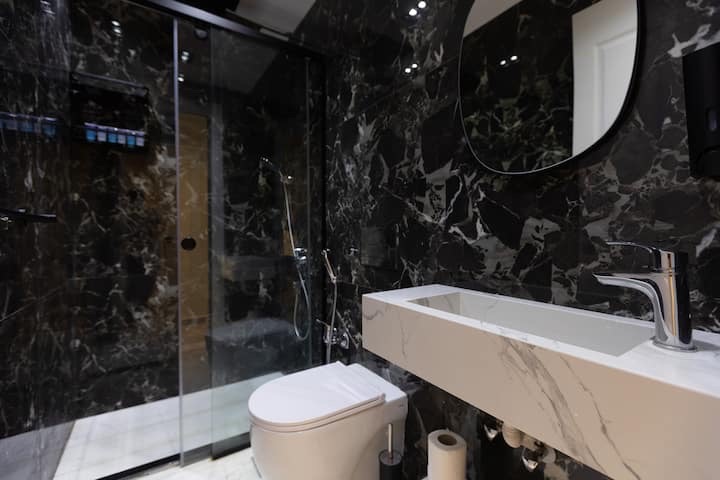 Cozy 2BR Apartment with Private Outdoor | Lakeview — Full bathroom 1 in New Cairo, Egypt