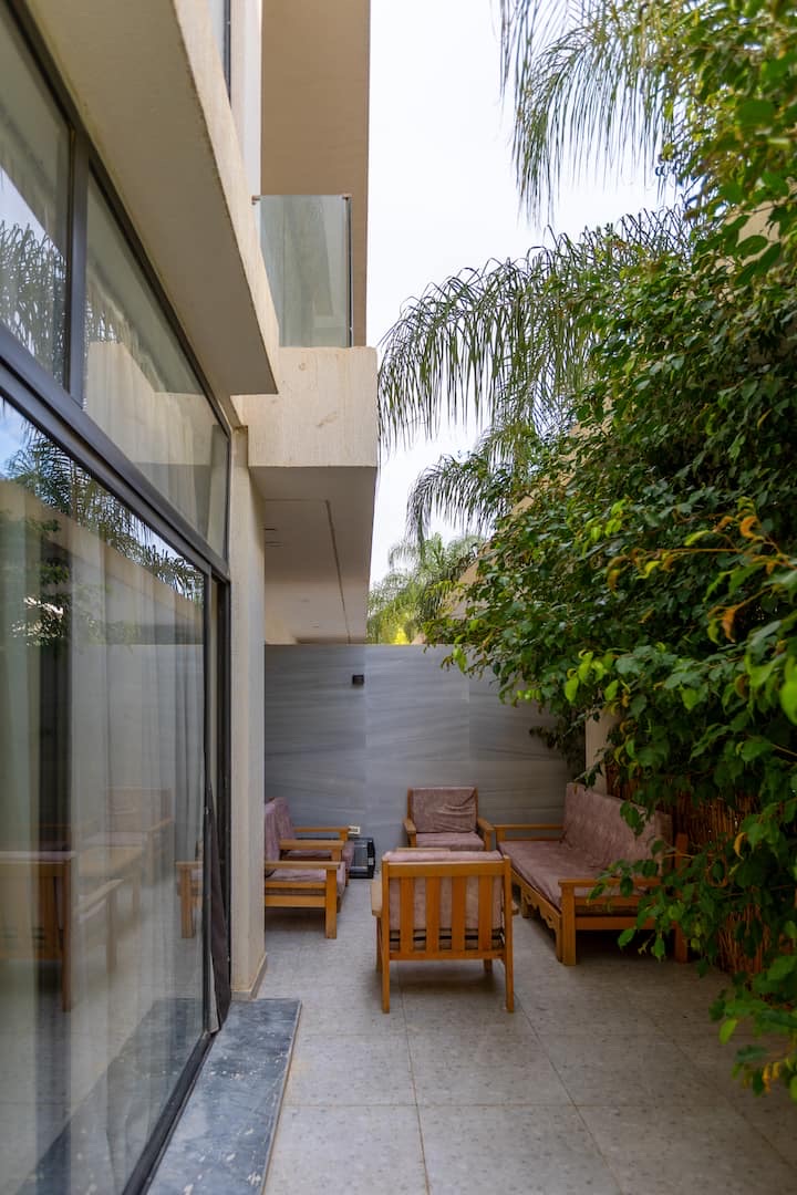 Cozy 2BR Apartment with Private Outdoor | Lakeview — Backyard in New Cairo, Egypt — photo 2