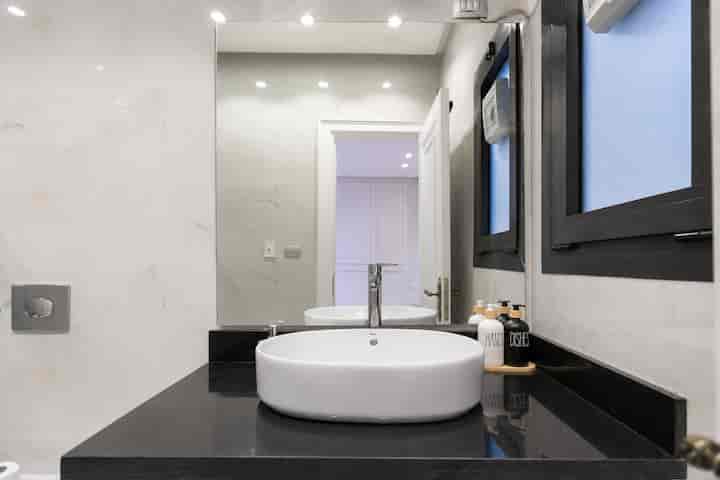 4BR Penthouse+Maid’s Room|Pool &Jacuzzi | Lakeview — Full bathroom 1 in Lakeview, New Cairo, Egypt