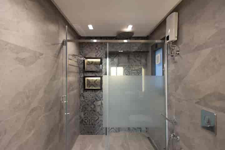 4BR Penthouse+Maid’s Room|Pool &Jacuzzi | Lakeview — Full bathroom 4 in Lakeview, New Cairo, Egypt — photo 2
