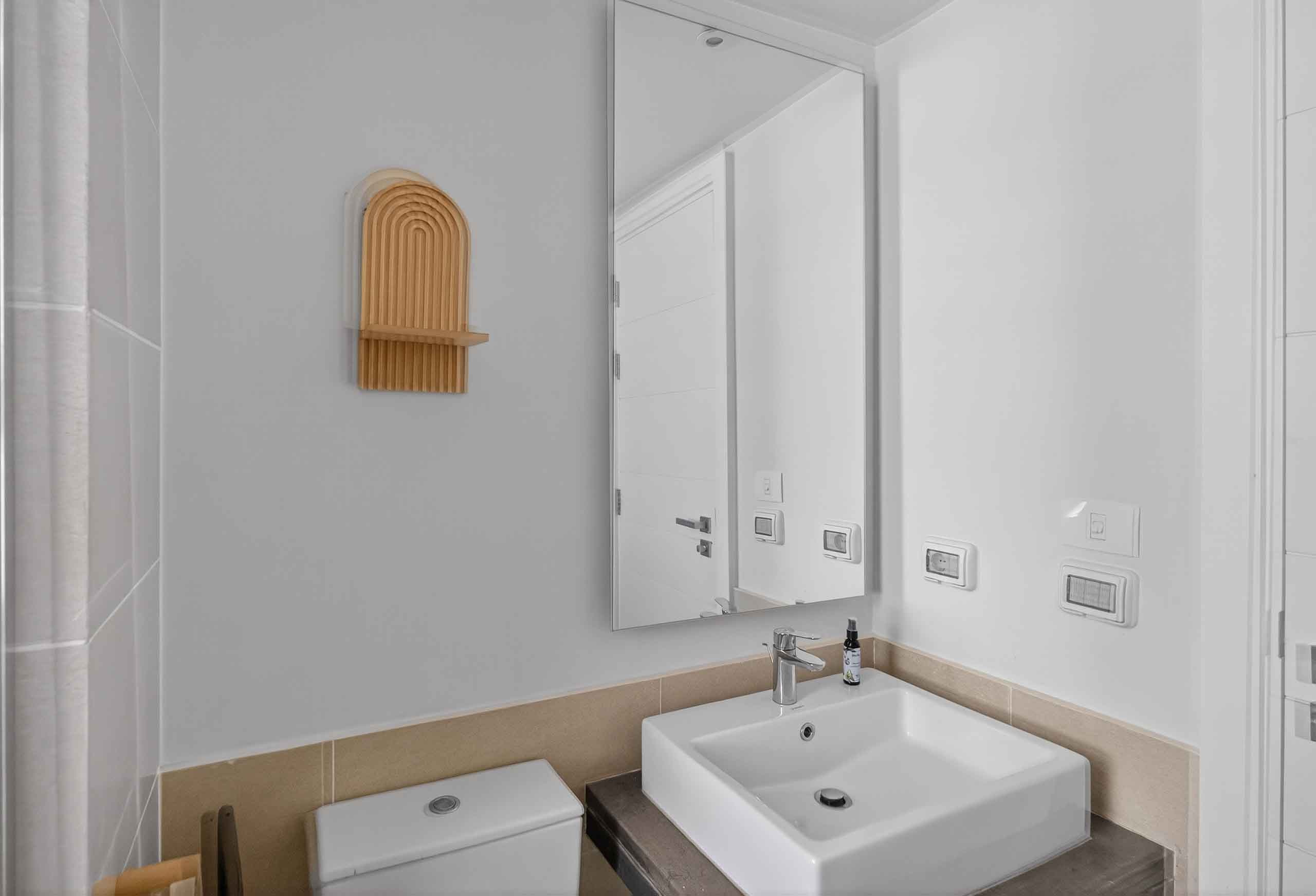 3BR Villa – Lagoon View – El Gouna — Full bathroom 1 in Cyan El GounaR Red Sea, Hurghada, Egypt