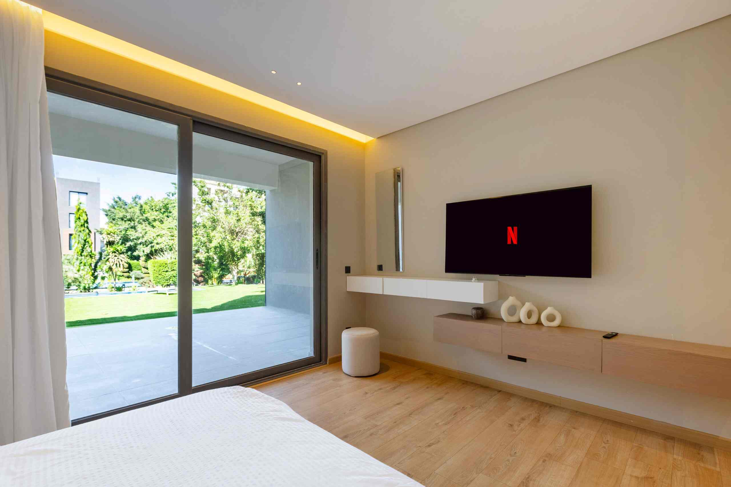 Extra-Wide 3-Bdr Apt | Garden & Pool | Silverpalm — Bedroom 1 in New Cairo ,Cairo, Egypt — photo 2