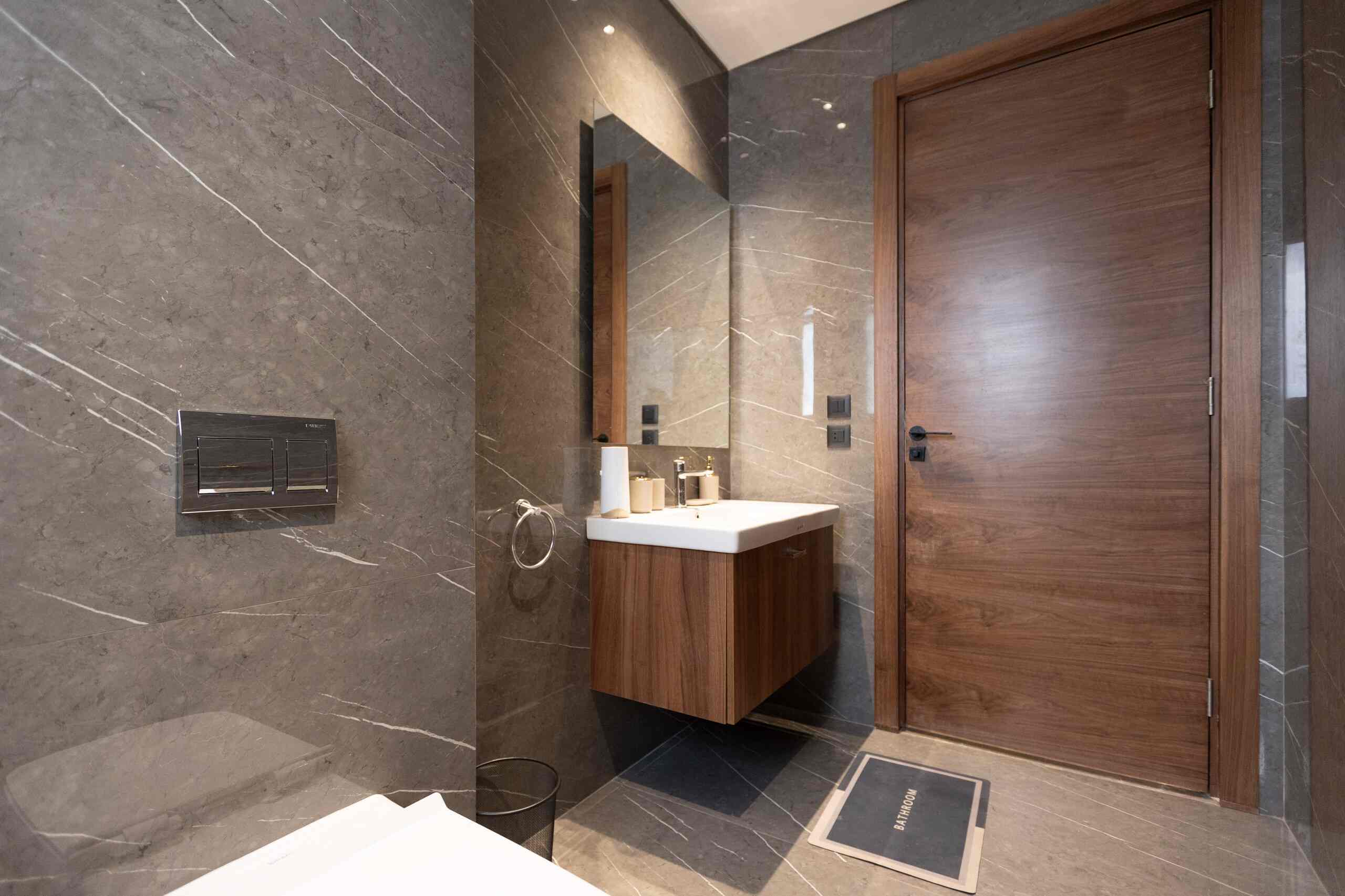 Extra-Wide 3-Bdr Apt | Garden & Pool | Silverpalm — Full bathroom 1 in New Cairo ,Cairo, Egypt — photo 2