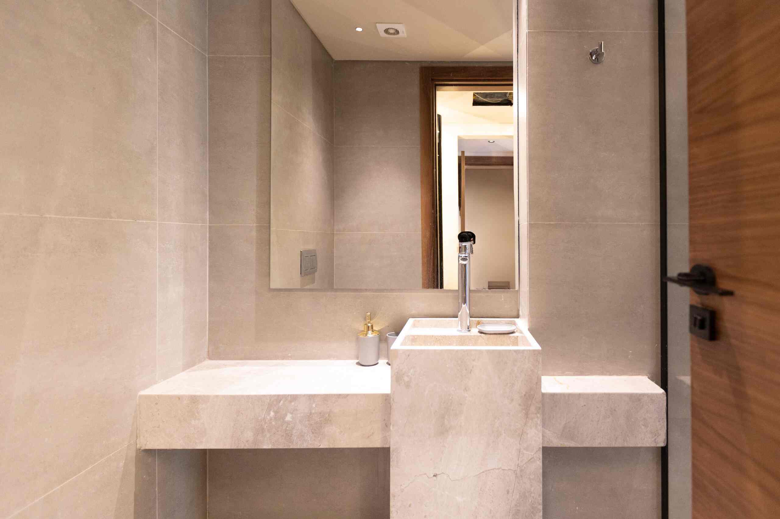 Extra-Wide 3-Bdr Apt | Garden & Pool | Silverpalm — Full bathroom 3 in New Cairo ,Cairo, Egypt — photo 2