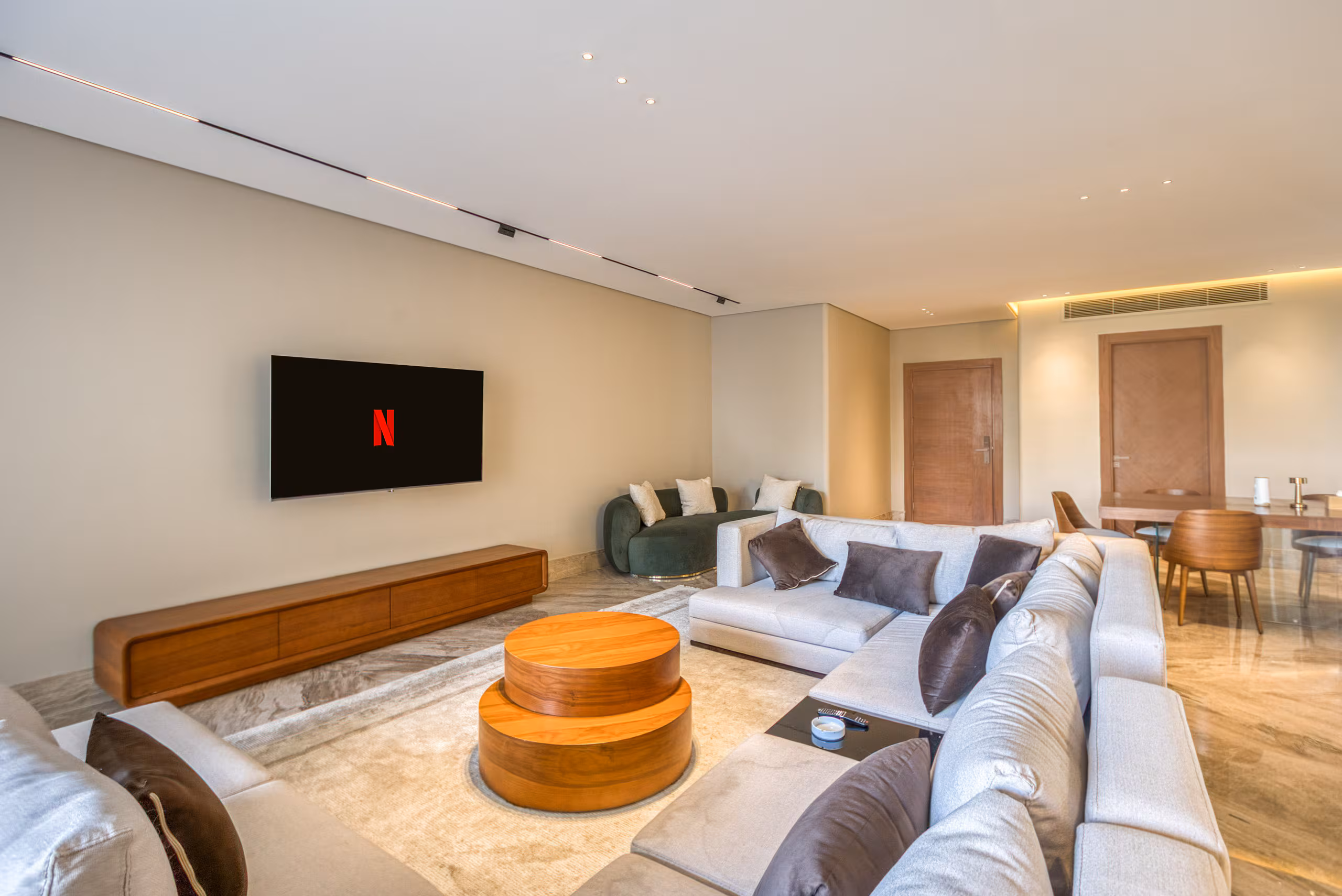 Luxury Spacious 3-BR + Maid’s Room |Scenic View|SP — Living Room in Cairo, Egypt