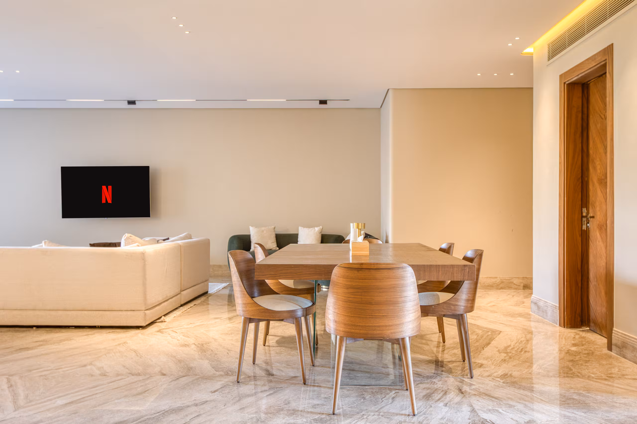 Luxury Spacious 3-BR + Maid’s Room |Scenic View|SP — Dining Area in Cairo, Egypt