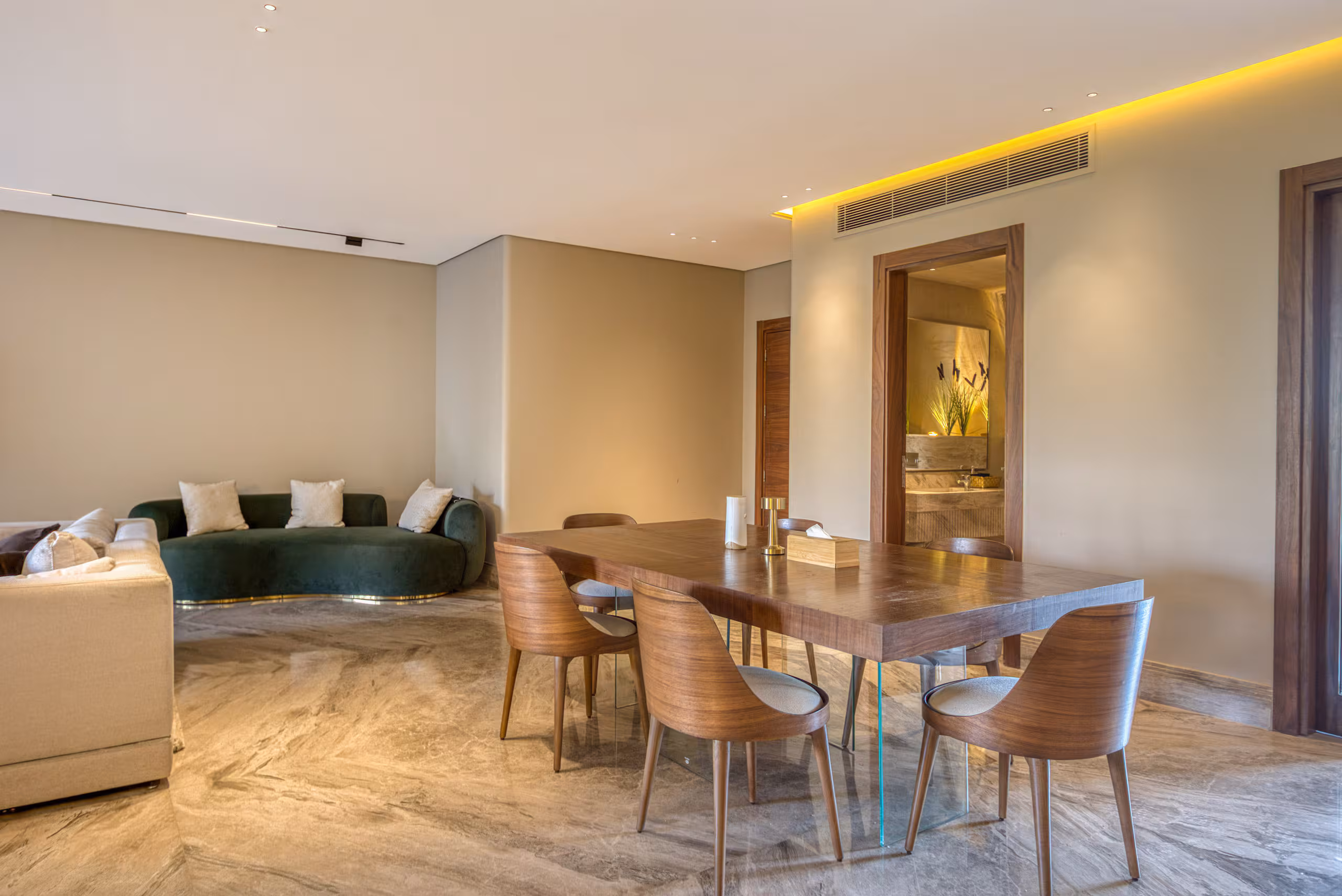 Luxury Spacious 3-BR + Maid’s Room |Scenic View|SP — Dining Area in Cairo, Egypt — photo 2