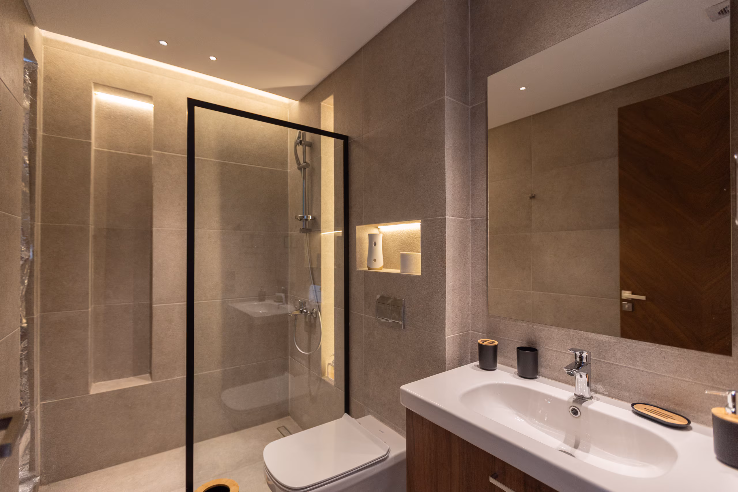 Luxury Spacious 3-BR + Maid’s Room |Scenic View|SP — Full bathroom 2 in Cairo, Egypt