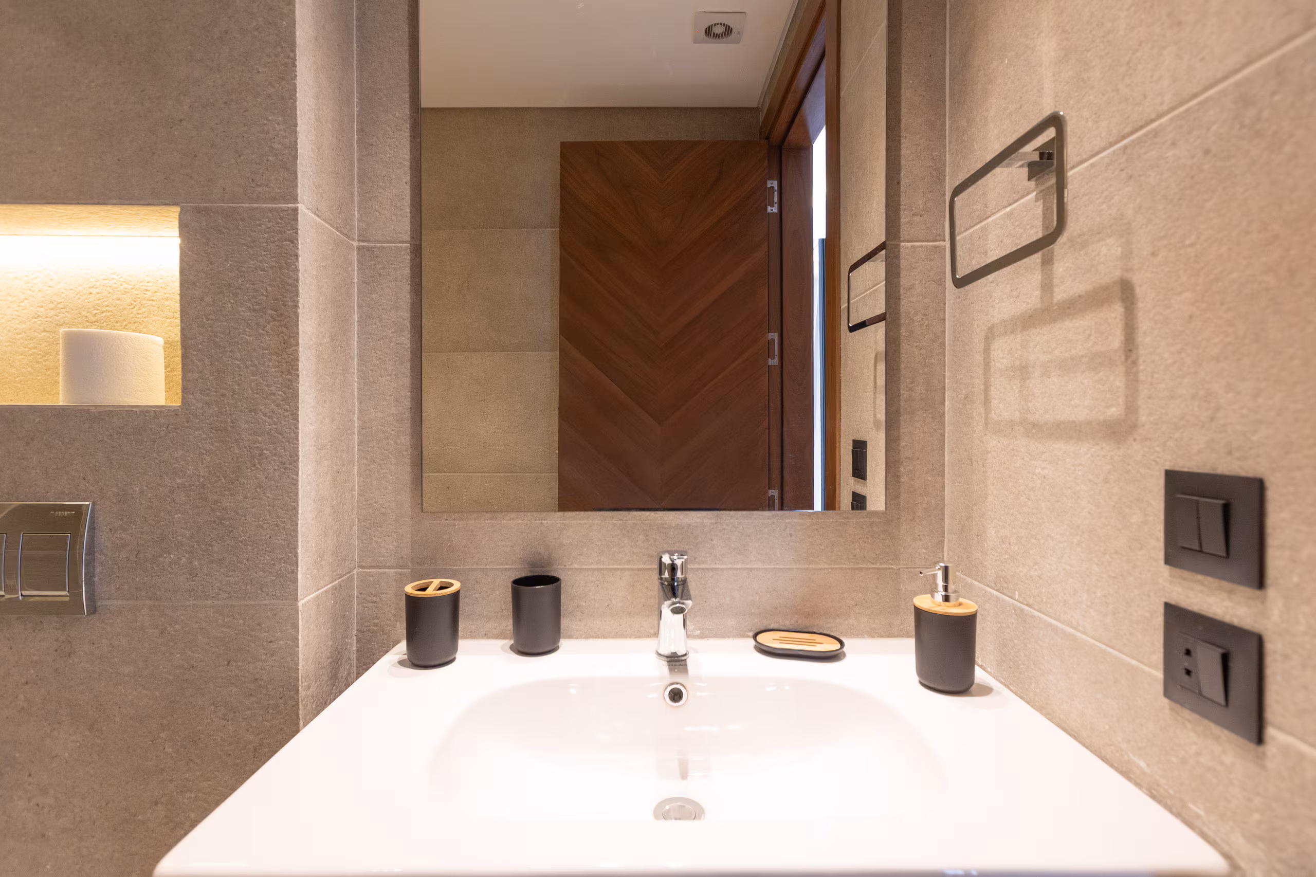 Luxury Spacious 3-BR + Maid’s Room |Scenic View|SP — Full bathroom 2 in Cairo, Egypt — photo 3