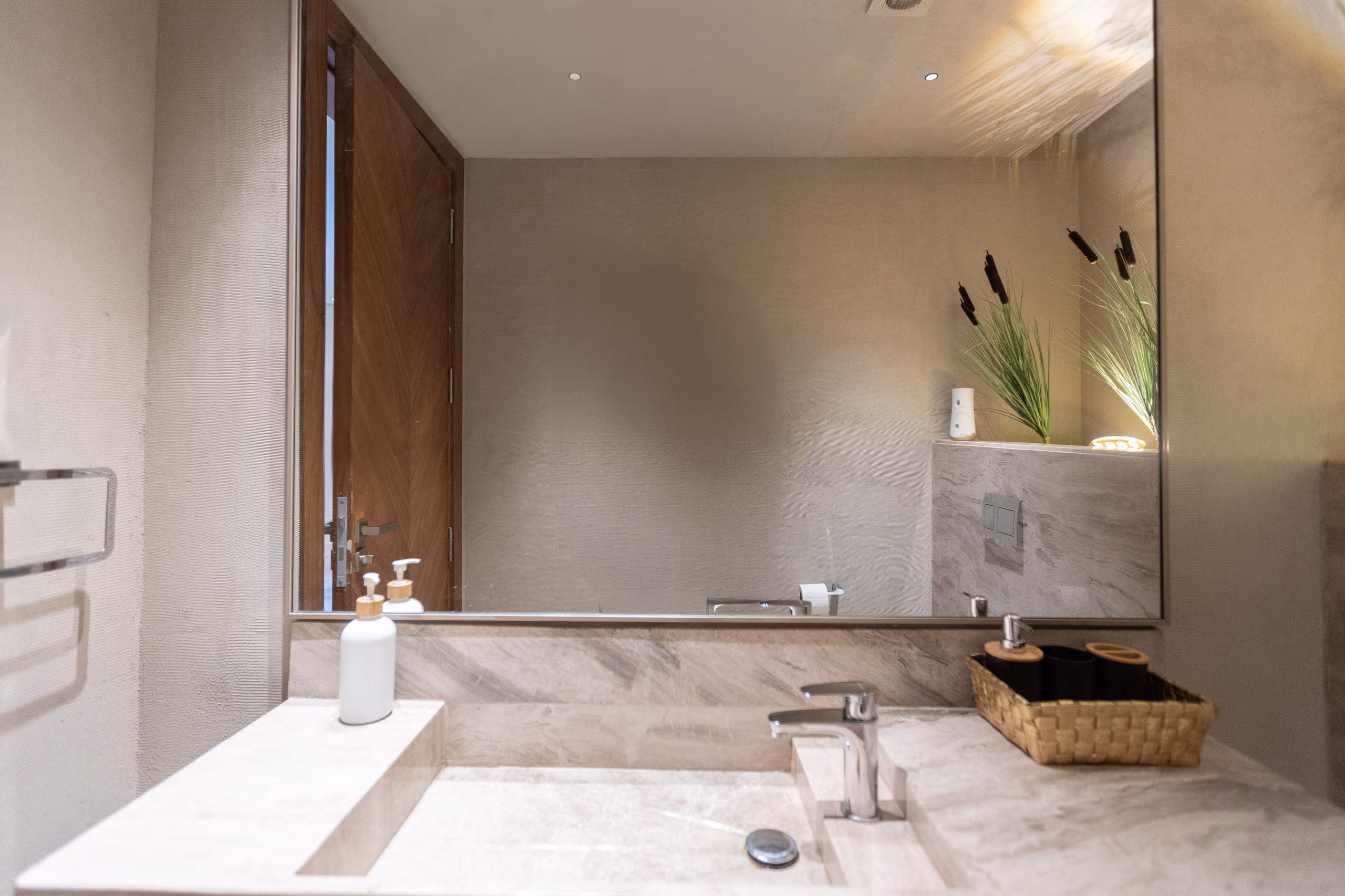 Luxury Spacious 3-BR + Maid’s Room |Scenic View|SP — Half Bathroom 1 in Cairo, Egypt — photo 3