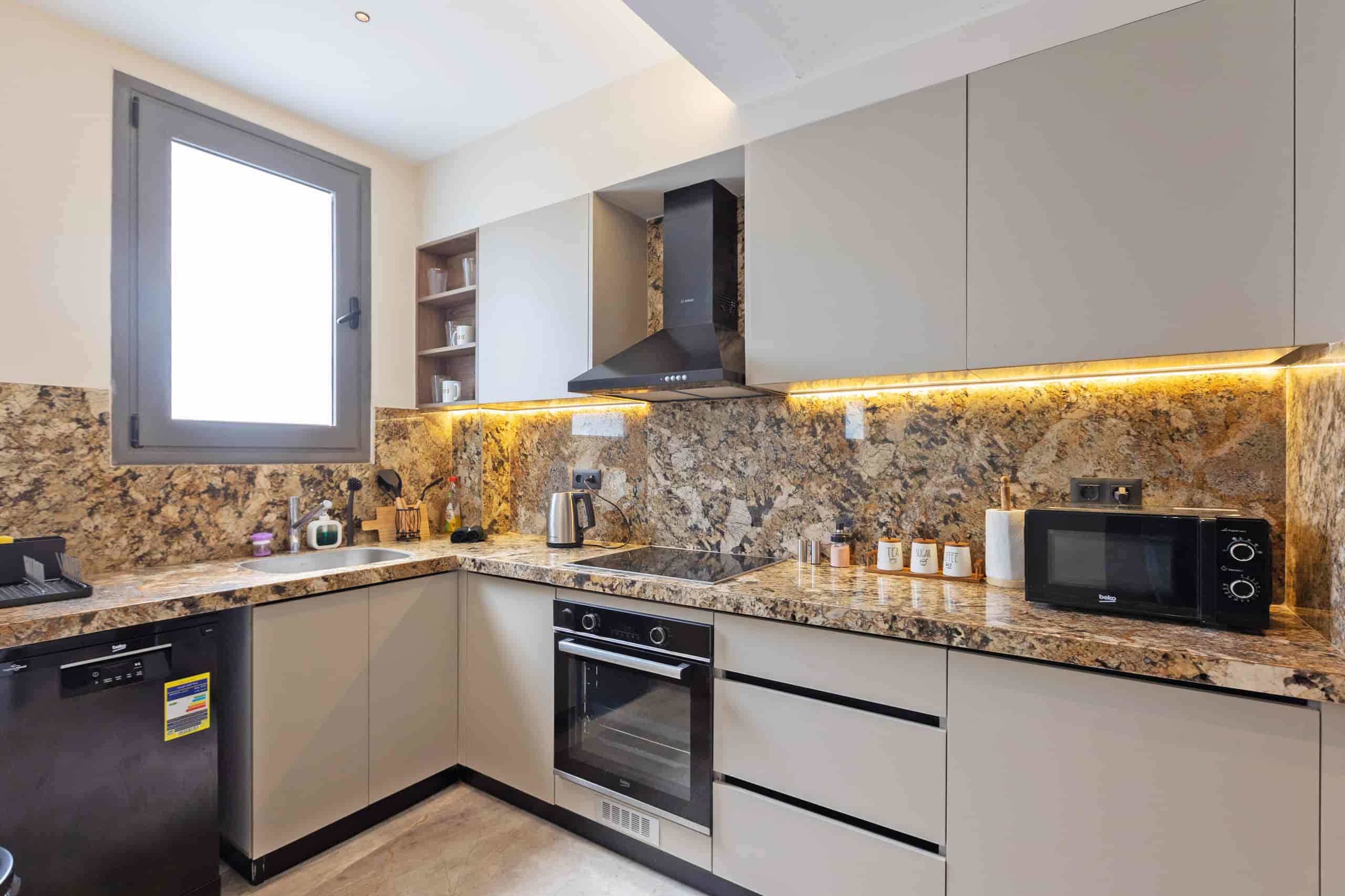 Stylish 2-Bedroom Apartment | Silver Palm — Full Kitchen in New Cairo , Cairo, Egypt — photo 2
