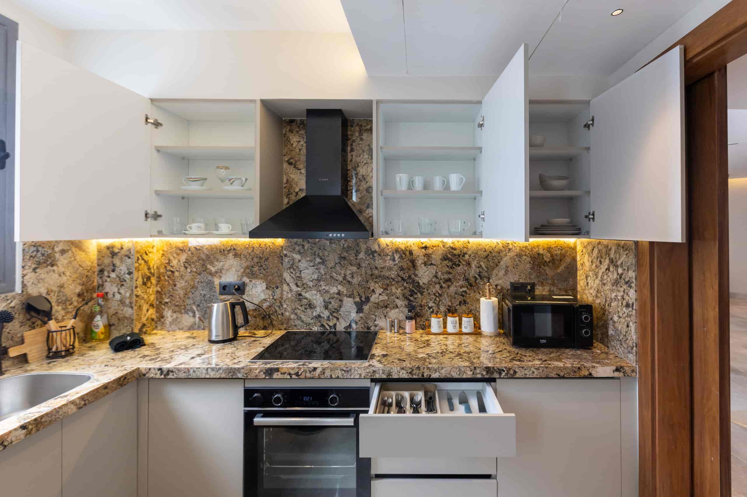 Stylish 2-Bedroom Apartment | Silver Palm — Full Kitchen in New Cairo , Cairo, Egypt — photo 3