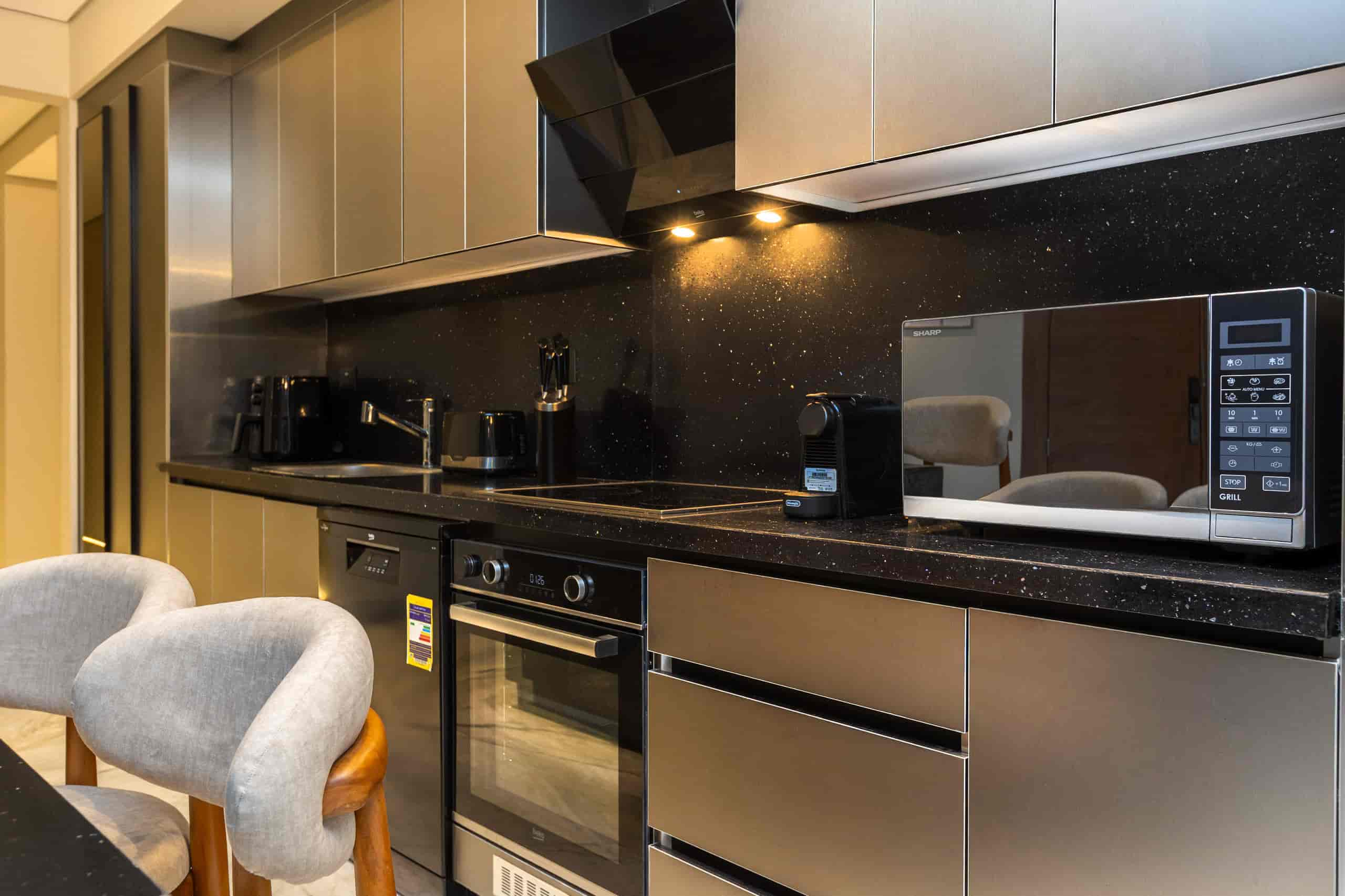 Luxury 3-BR Apt/Large Garden & Pool | Silverpalm — Full Kitchen in O one New Cairo, Cairo, Egypt — photo 2