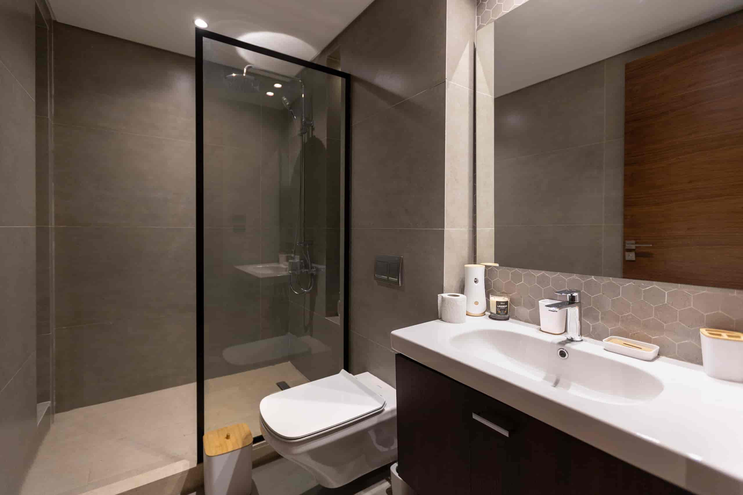 Luxury 3-BR Apt/Large Garden & Pool | Silverpalm — Full bathroom 2 in O one New Cairo, Cairo, Egypt