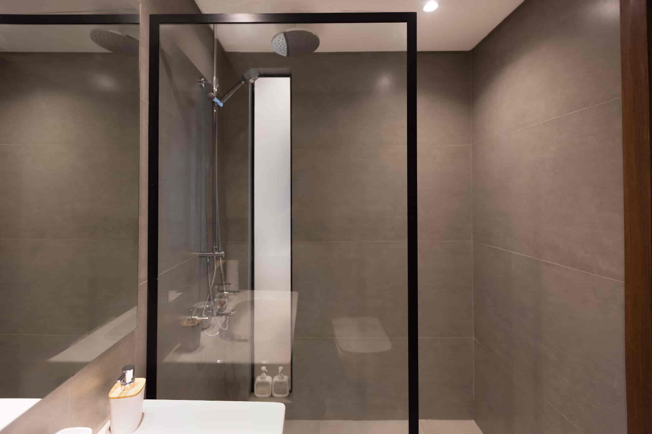 Luxury 3-BR Apt/Large Garden & Pool | Silverpalm — Full bathroom 3 in O one New Cairo, Cairo, Egypt — photo 2