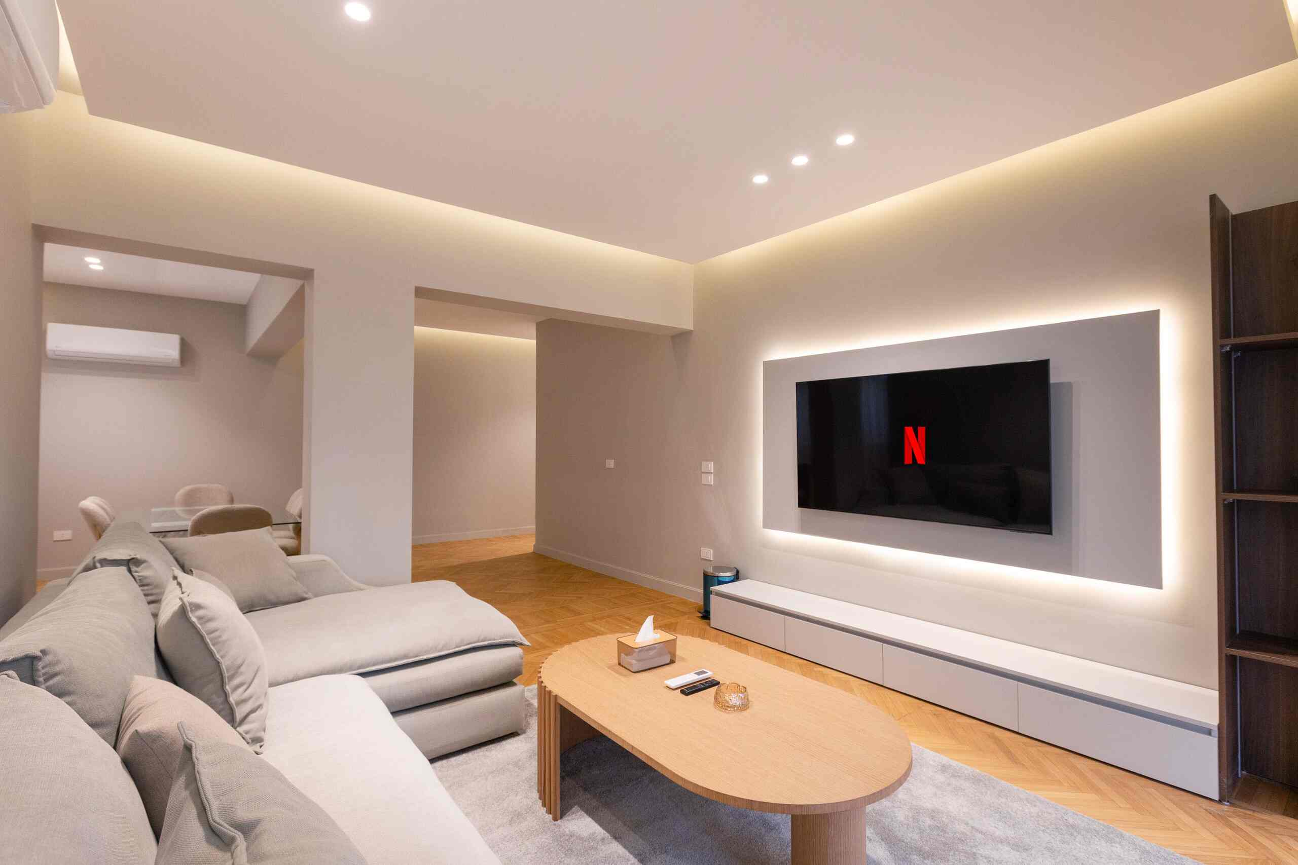 Luxury 3-Bedroom Apartment in the Heart of Almaza — Living Room in Cairo , Cairo, Egypt — photo 2